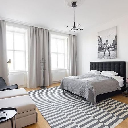 Franz 24 - Typical Viennese Apartment In The Heart Of Vienna Esterno foto