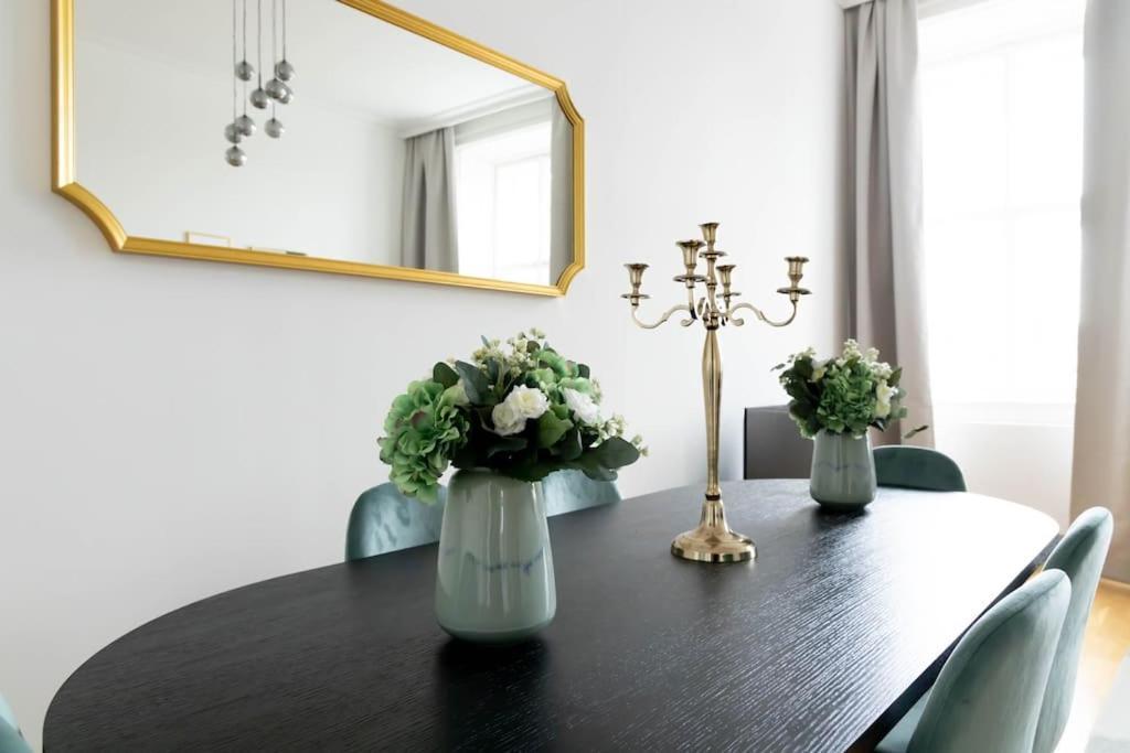 Franz 24 - Typical Viennese Apartment In The Heart Of Vienna Esterno foto