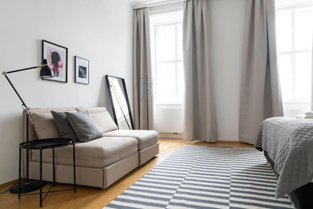 Franz 24 - Typical Viennese Apartment In The Heart Of Vienna Esterno foto
