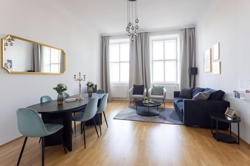 Franz 24 - Typical Viennese Apartment In The Heart Of Vienna Esterno foto