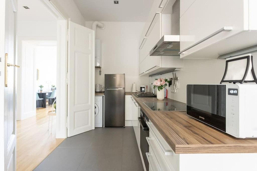 Franz 24 - Typical Viennese Apartment In The Heart Of Vienna Esterno foto