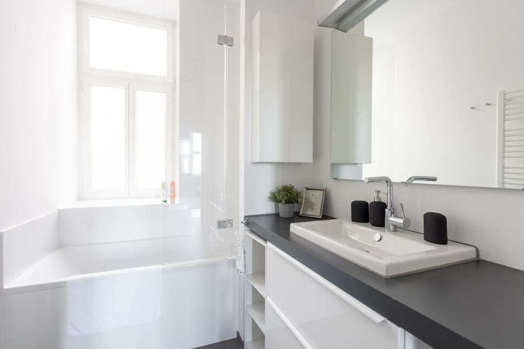 Franz 24 - Typical Viennese Apartment In The Heart Of Vienna Esterno foto